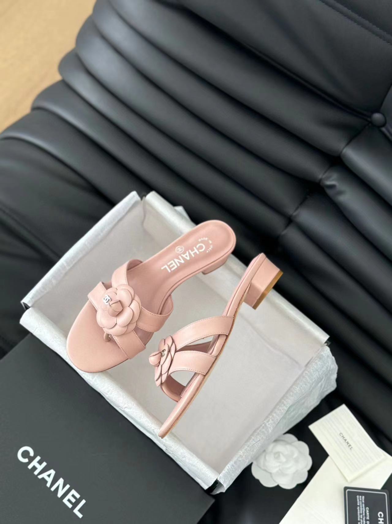 CHANE1 上質なカメリアローヒール【50％割引+送料無料】