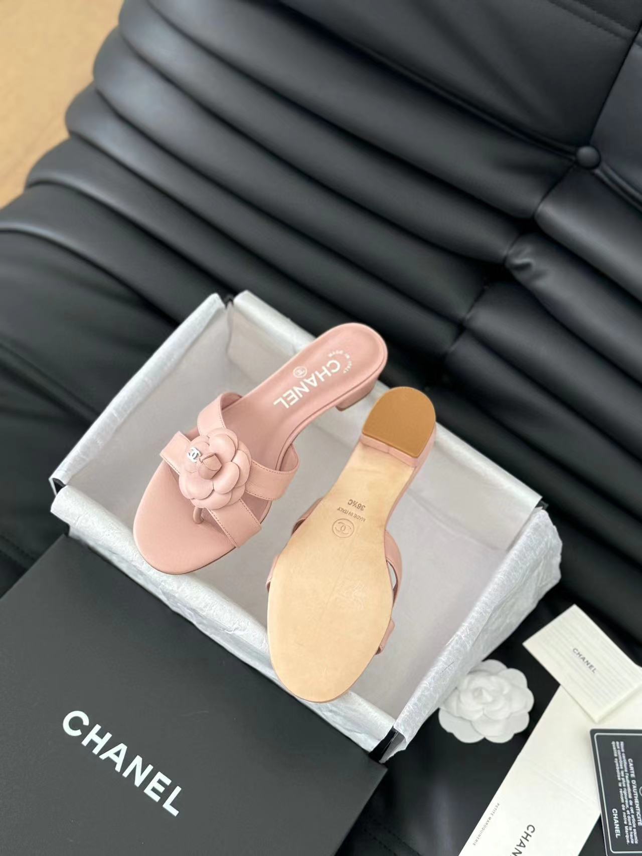 CHANE1 上質なカメリアローヒール【50％割引+送料無料】