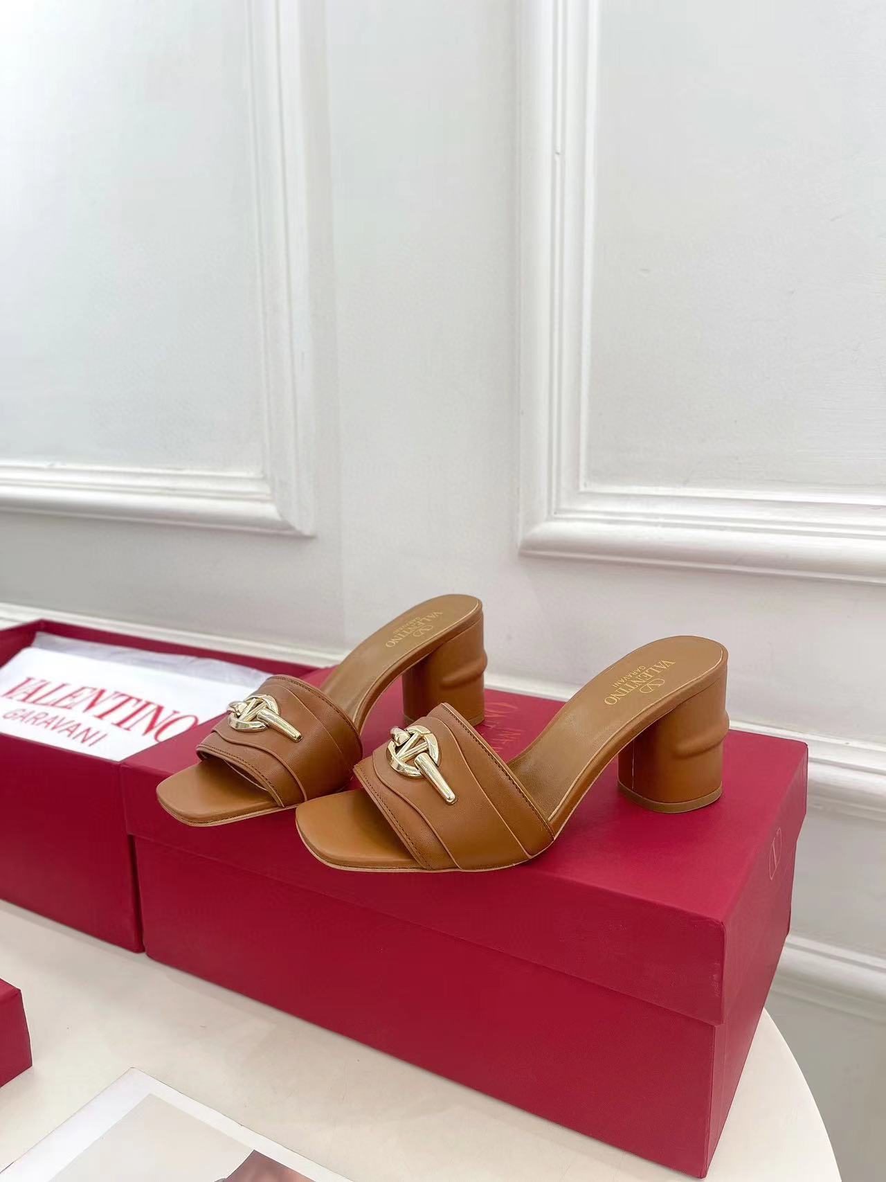 VALENT1NO 高品質牛革ハイヒール【50％割引+送料無料】