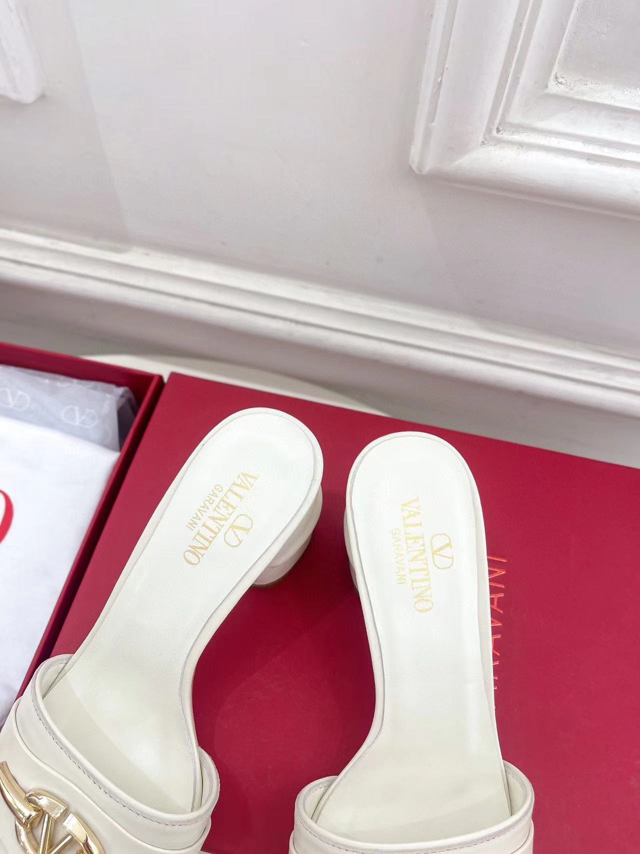 VALENT1NO 高品質牛革ハイヒール【50％割引+送料無料】