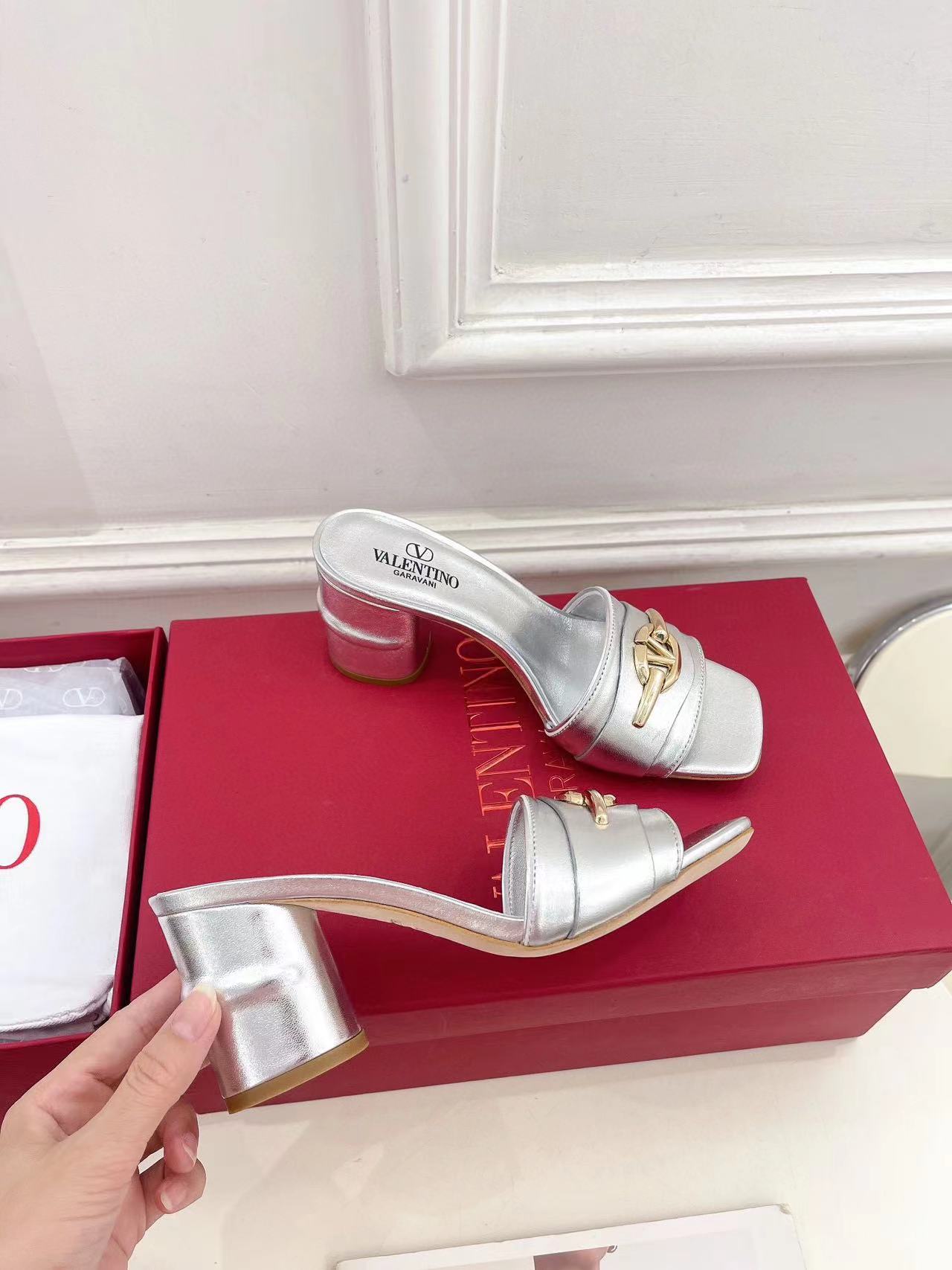 VALENT1NO 高品質牛革ハイヒール【50％割引+送料無料】