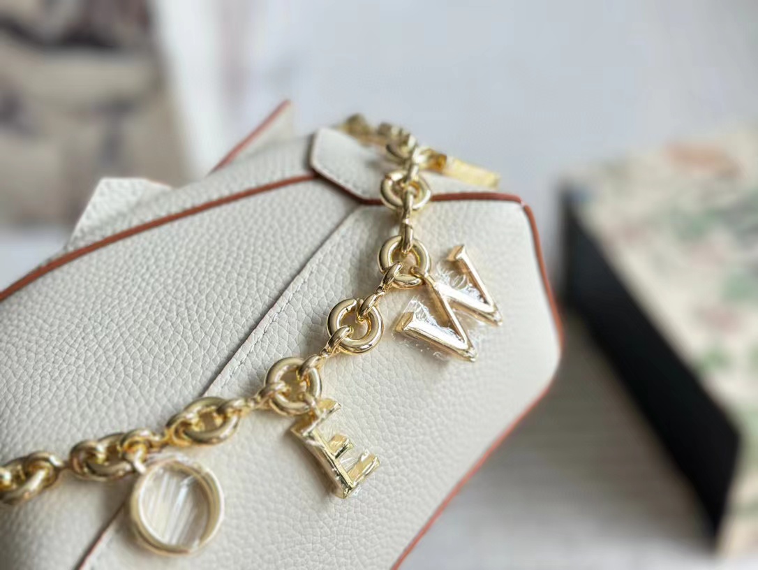 L0WEW チェーンハンドバッグ【50％割引+送料無料】