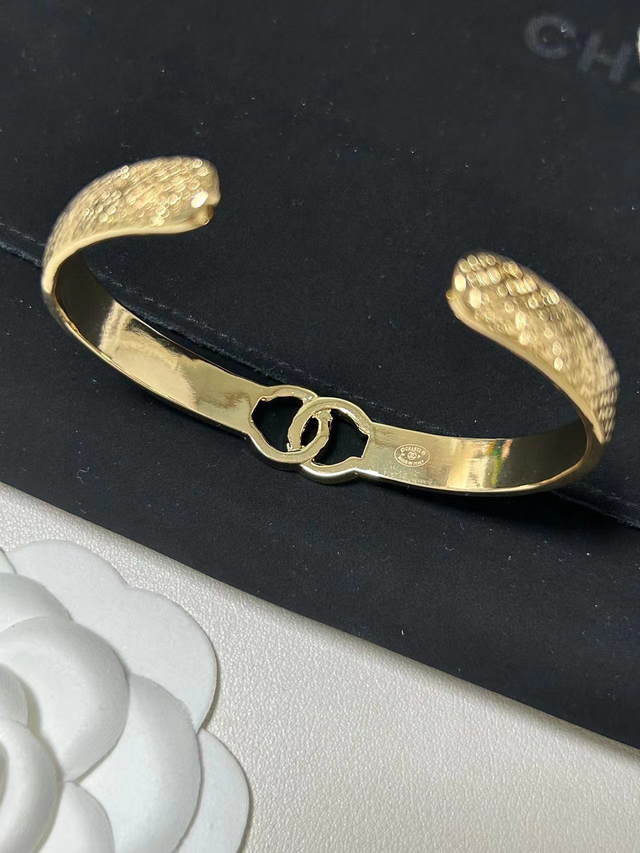 CHANE1 ハーフサークル ダブルC ブレスレット【50％割引+送料無料】