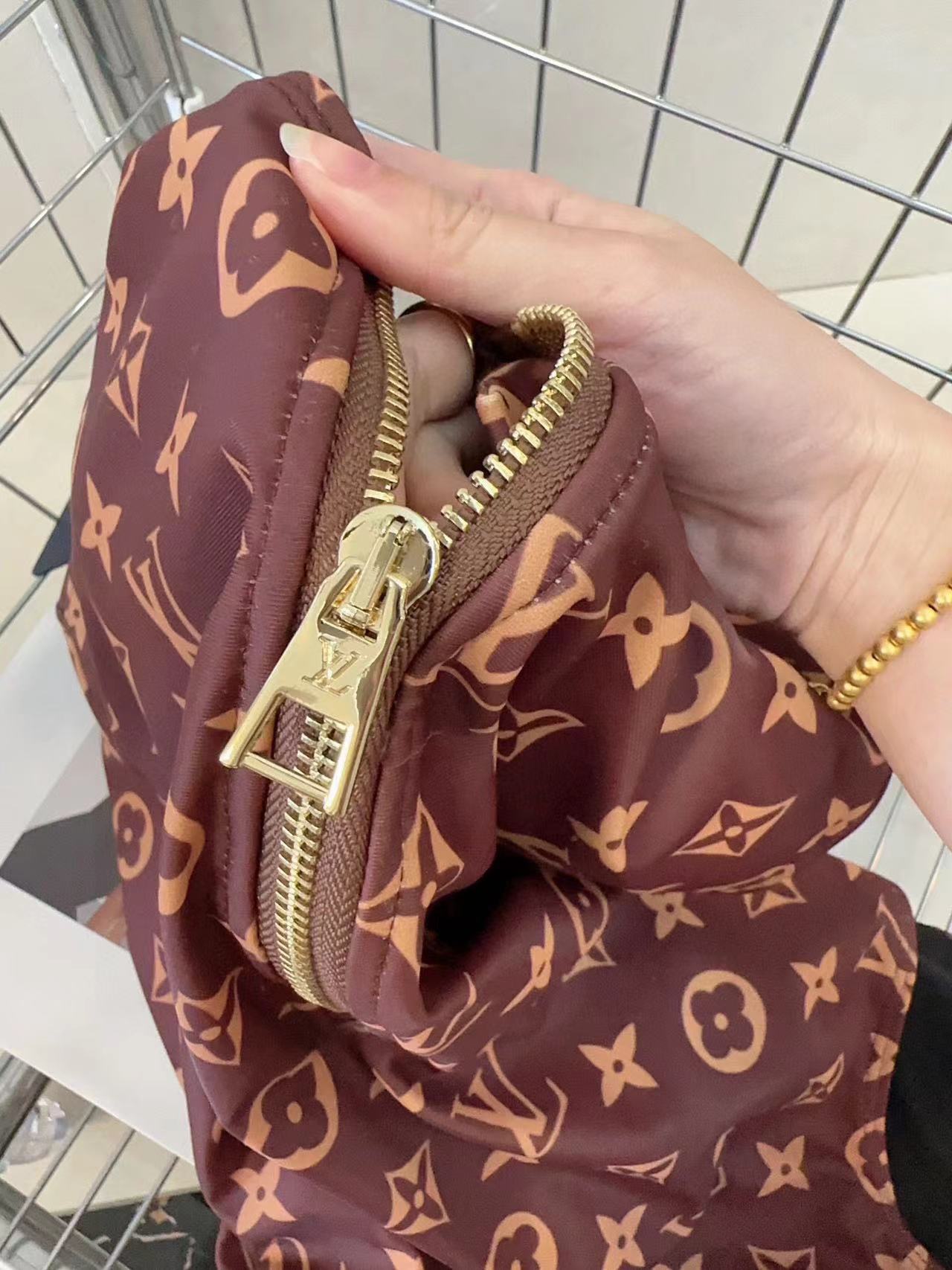 LVジッパーワンピース水着【50％割引+送料無料】