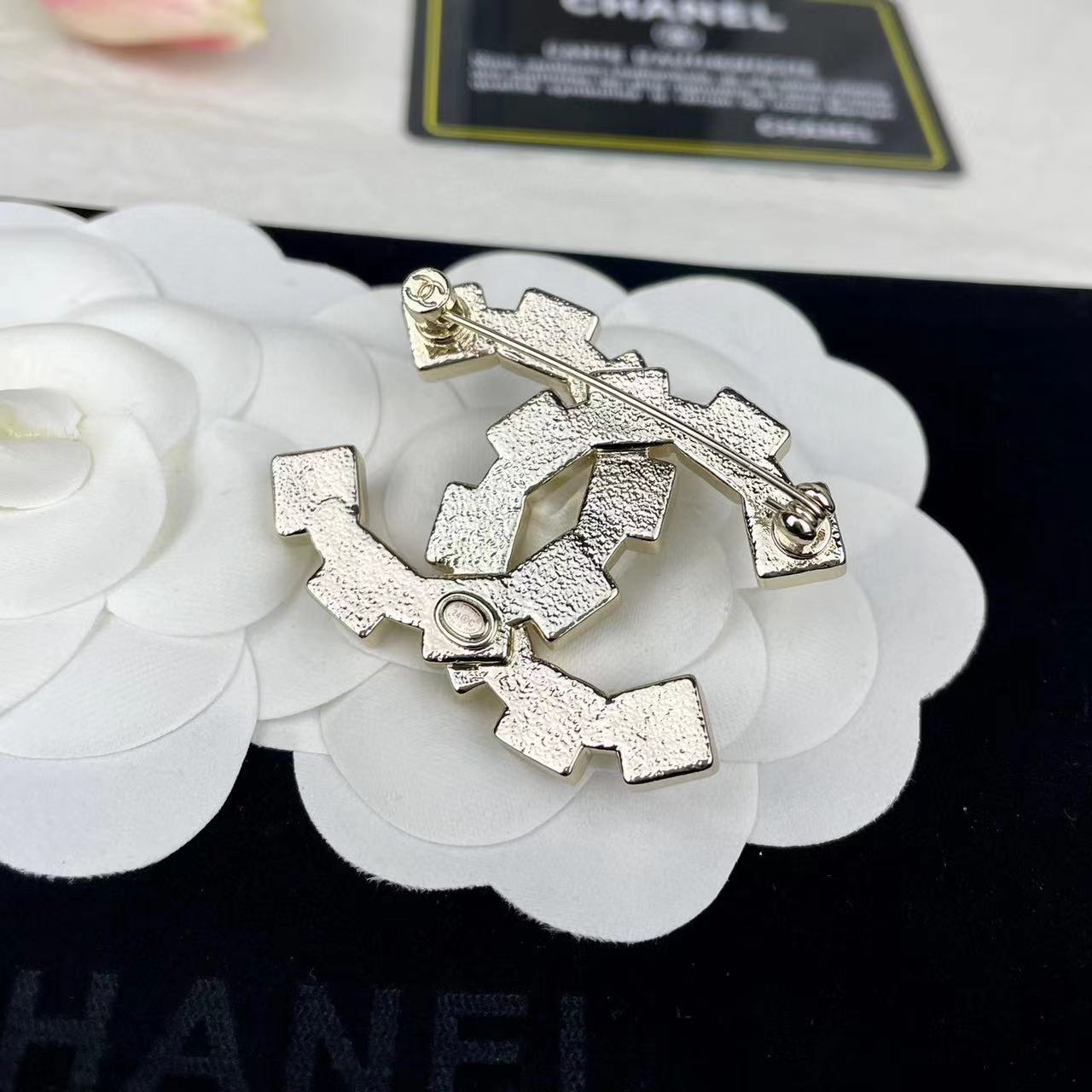 CHANE1 スクエアコンビダブルCブローチ【 50％割引+送料無料】