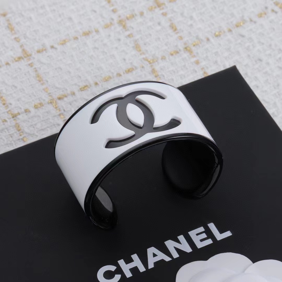 CHANE1 アクリルワイドオープンブレスレット【 50％割引+送料無料】