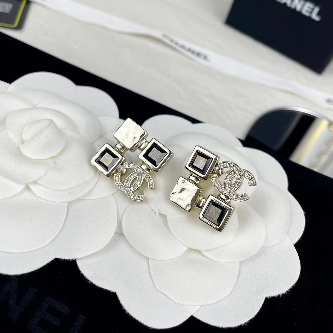 CHANE1 立体スクエアピアス【 50％割引+送料無料】