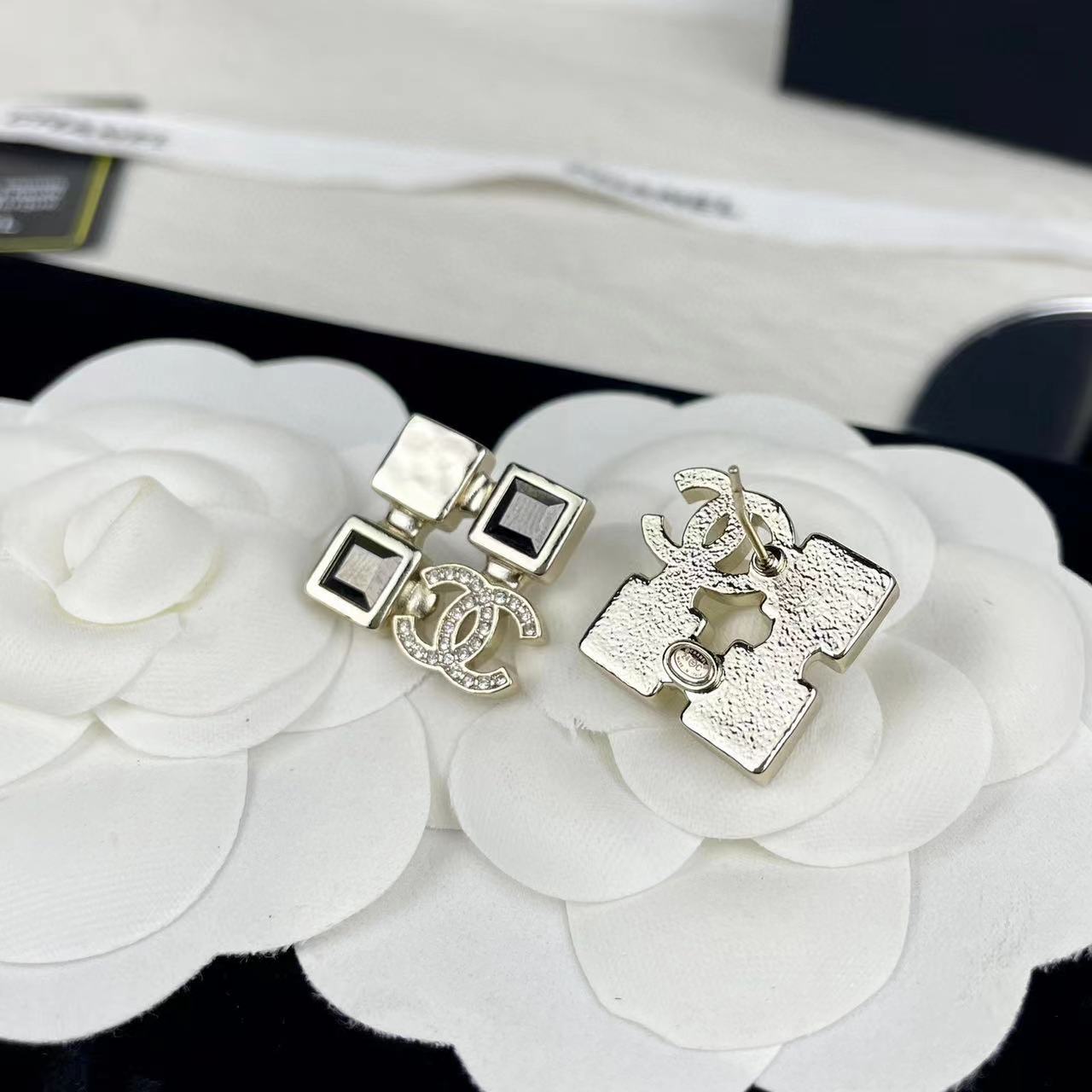 CHANE1 立体スクエアピアス【 50％割引+送料無料】