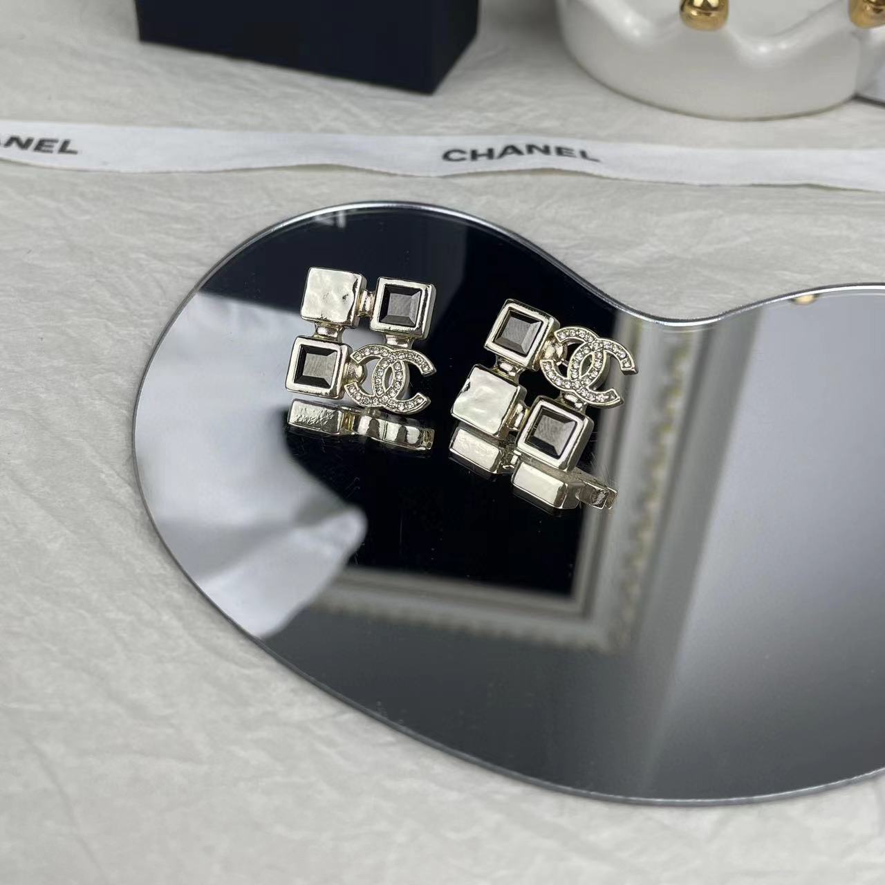 CHANE1 立体スクエアピアス【 50％割引+送料無料】