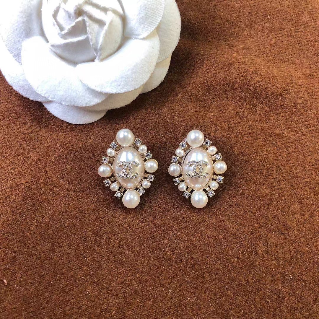 CHANE1 パールスタッドピアス【 50％割引+送料無料】