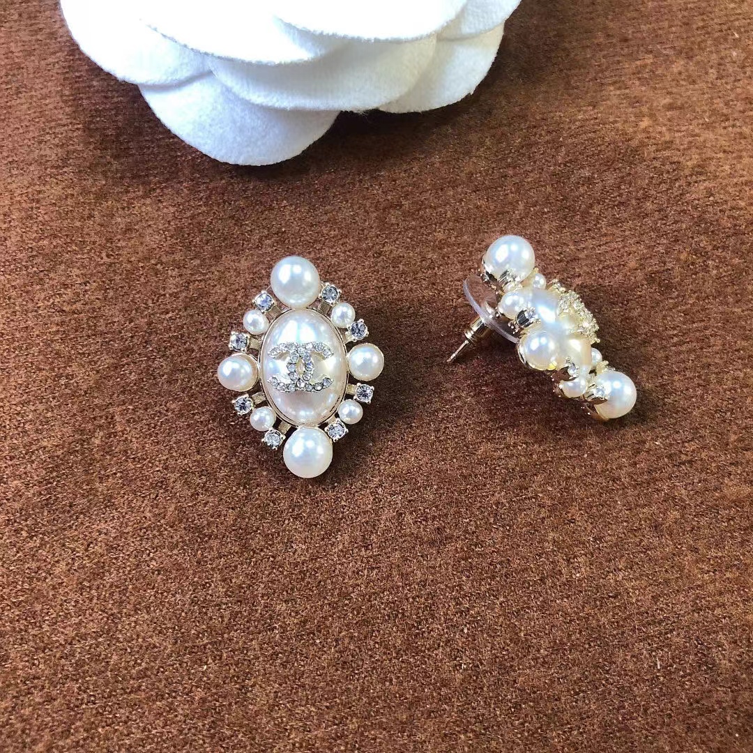 CHANE1 パールスタッドピアス【 50％割引+送料無料】