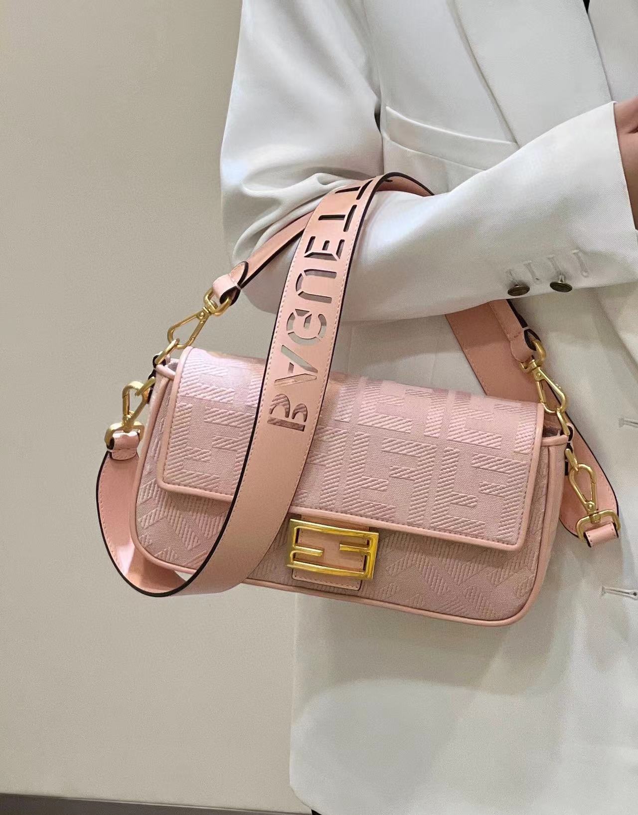 FEND1 チェーンダブルFF 立体刺繍脇下バッグ【 50％割引+送料無料】