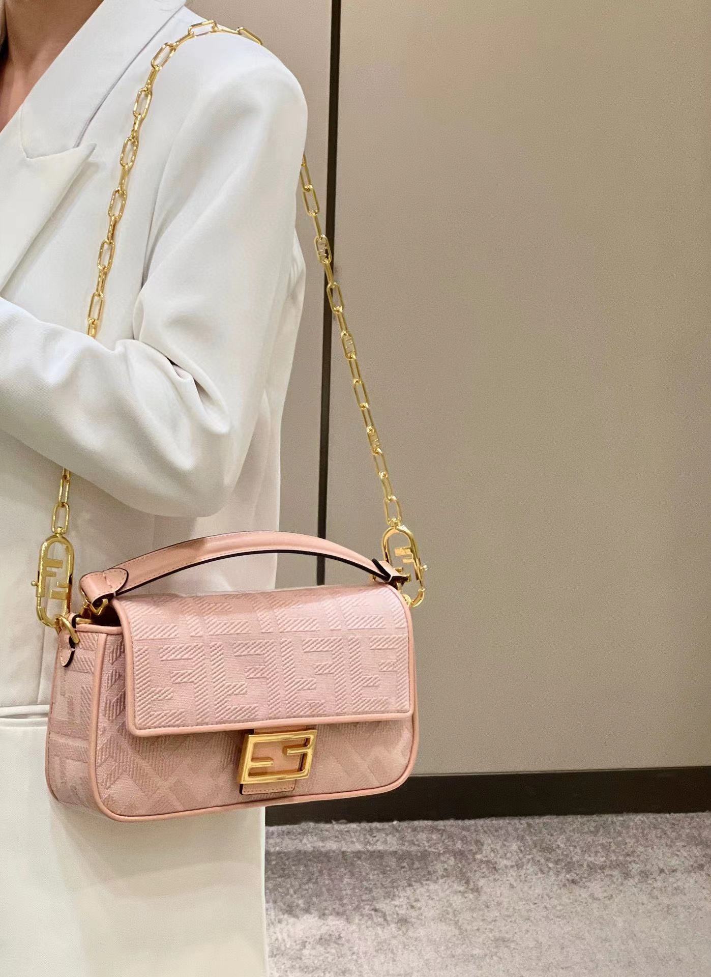 FEND1 チェーンダブルFF 立体刺繍脇下バッグ【 50％割引+送料無料】