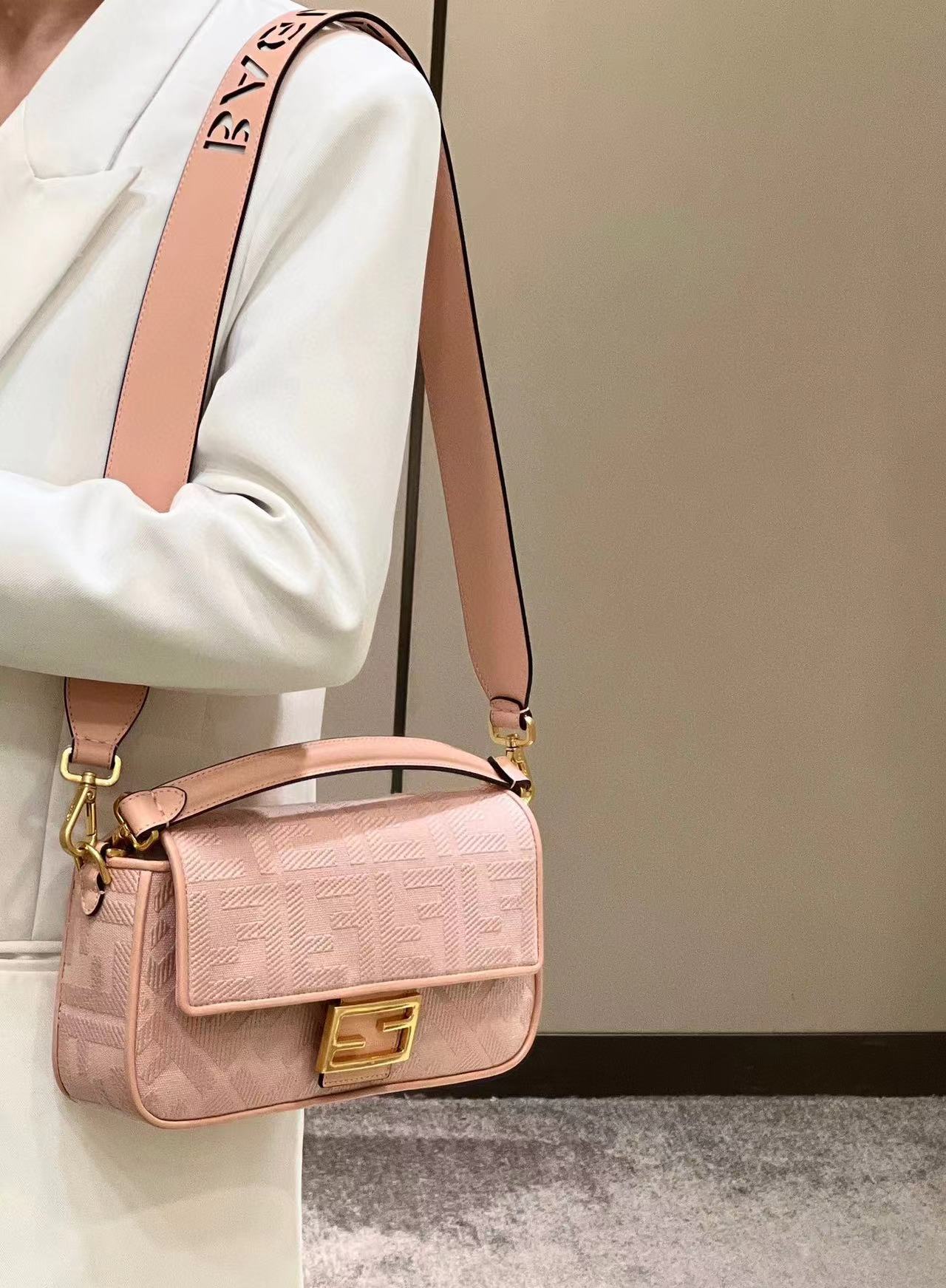 FEND1 チェーンダブルFF 立体刺繍脇下バッグ【 50％割引+送料無料】