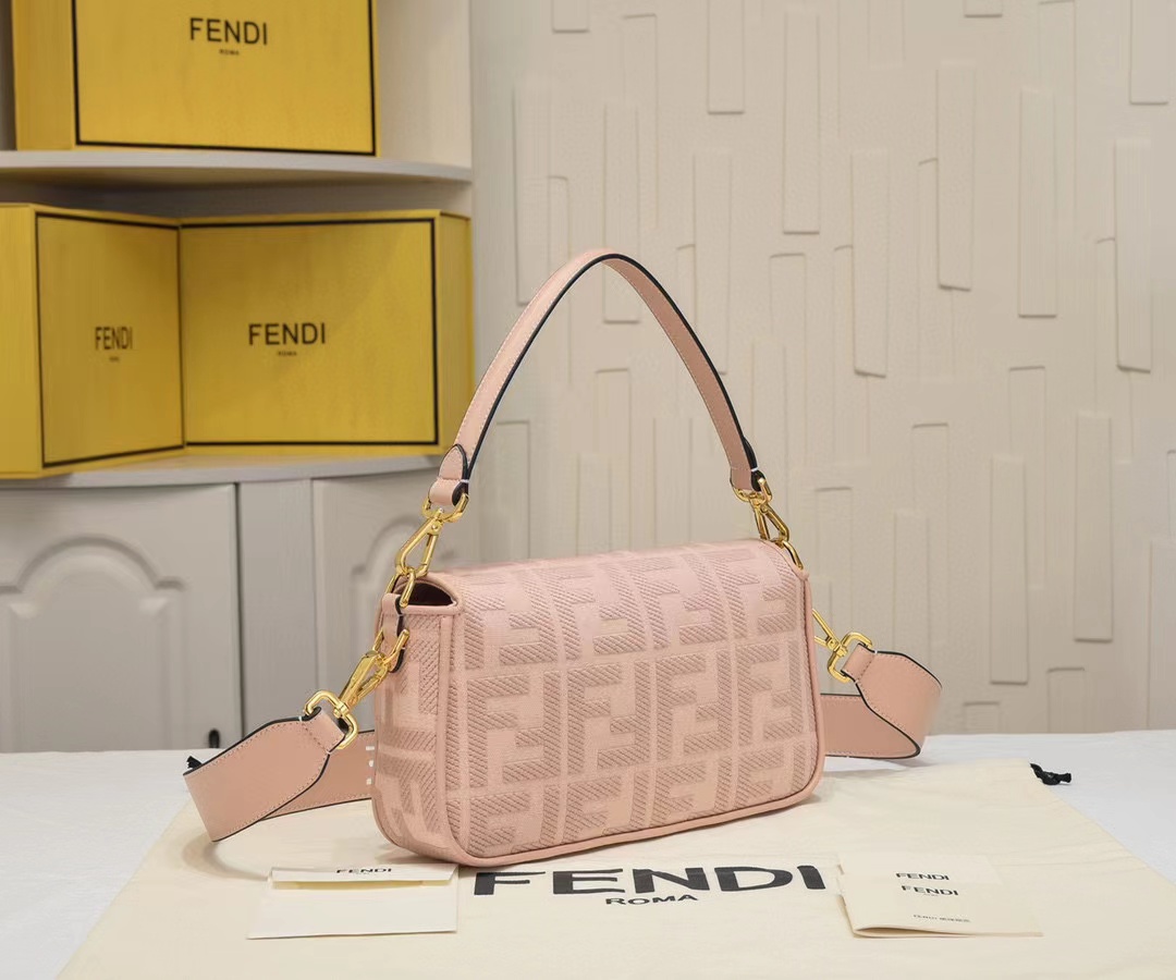 FEND1 チェーンダブルFF 立体刺繍脇下バッグ【 50％割引+送料無料】