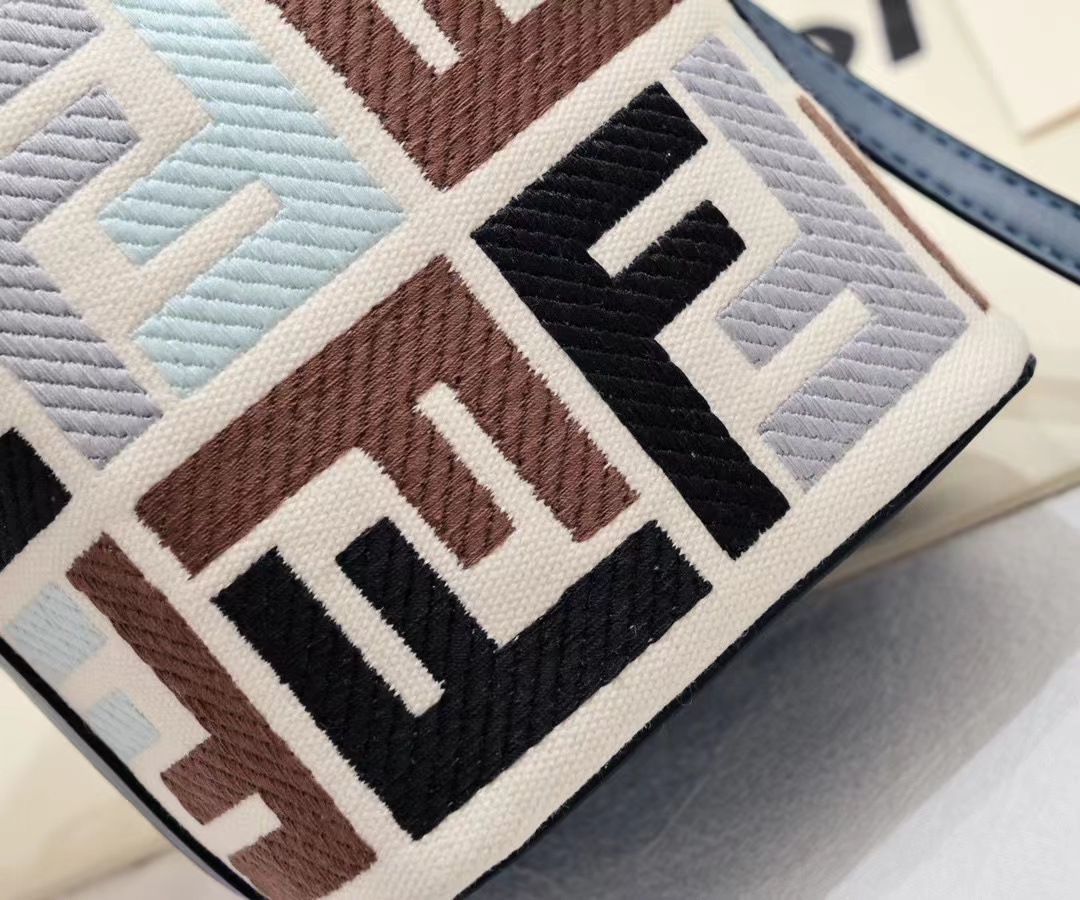 FEND1 FF バケットバッグ【 50％割引+送料無料】