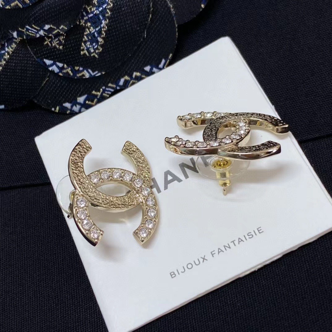 CHANE1 ダブルC ハーフダイヤモンド ピアス【50％割引+送料無料】