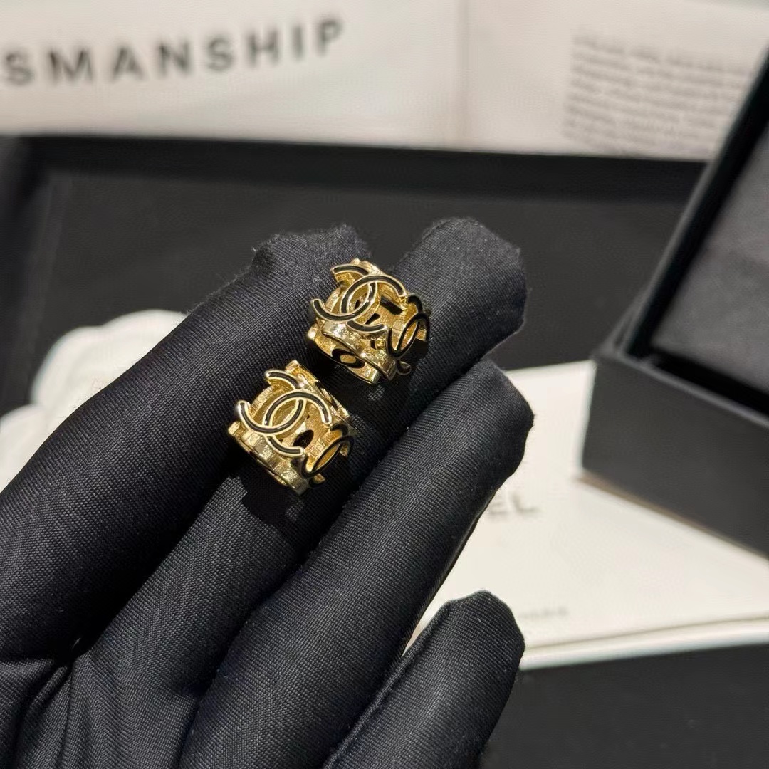 CHANE1 エナメルロゴ イヤリング【50％割引+送料無料】