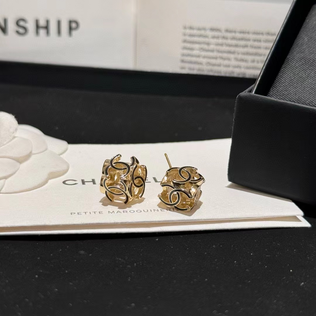 CHANE1 エナメルロゴ イヤリング【50％割引+送料無料】
