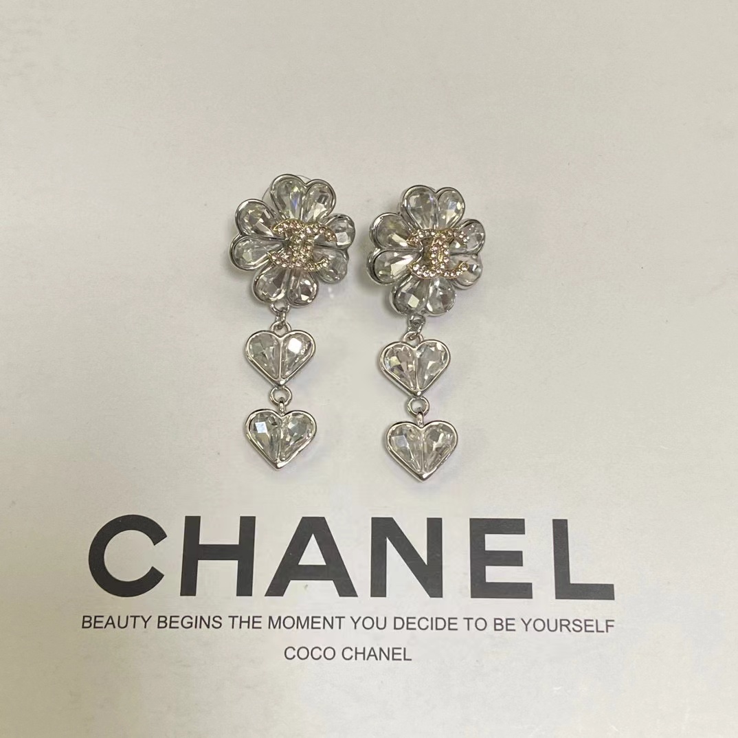 CHANE1 ハート型四つ葉クローバータッセルピアス【50％割引+送料無料】