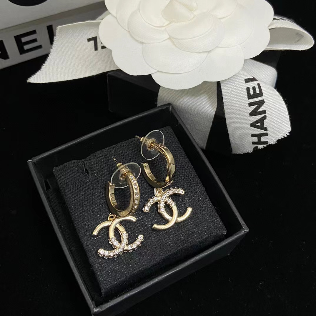 CHANE1 ダブルC ハーフダイヤモンド ピアス【50％割引+送料無料】