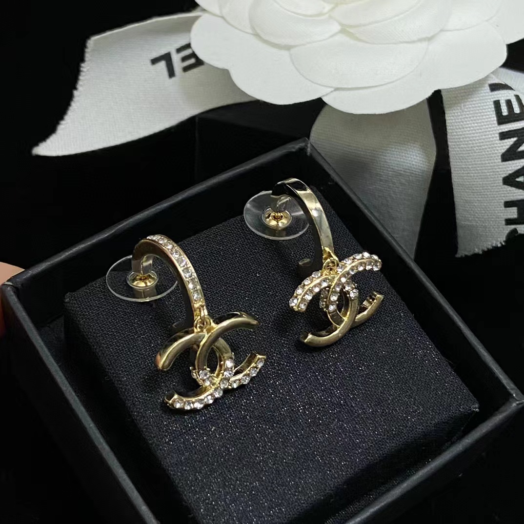 CHANE1 ダブルC ハーフダイヤモンド ピアス【50％割引+送料無料】