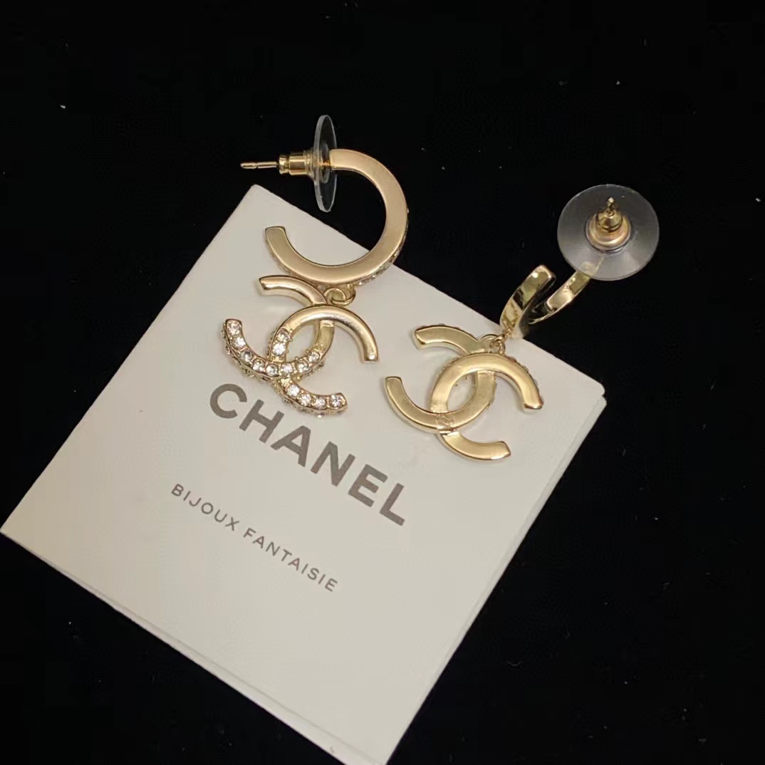CHANE1 ダブルC ハーフダイヤモンド ピアス【50％割引+送料無料】