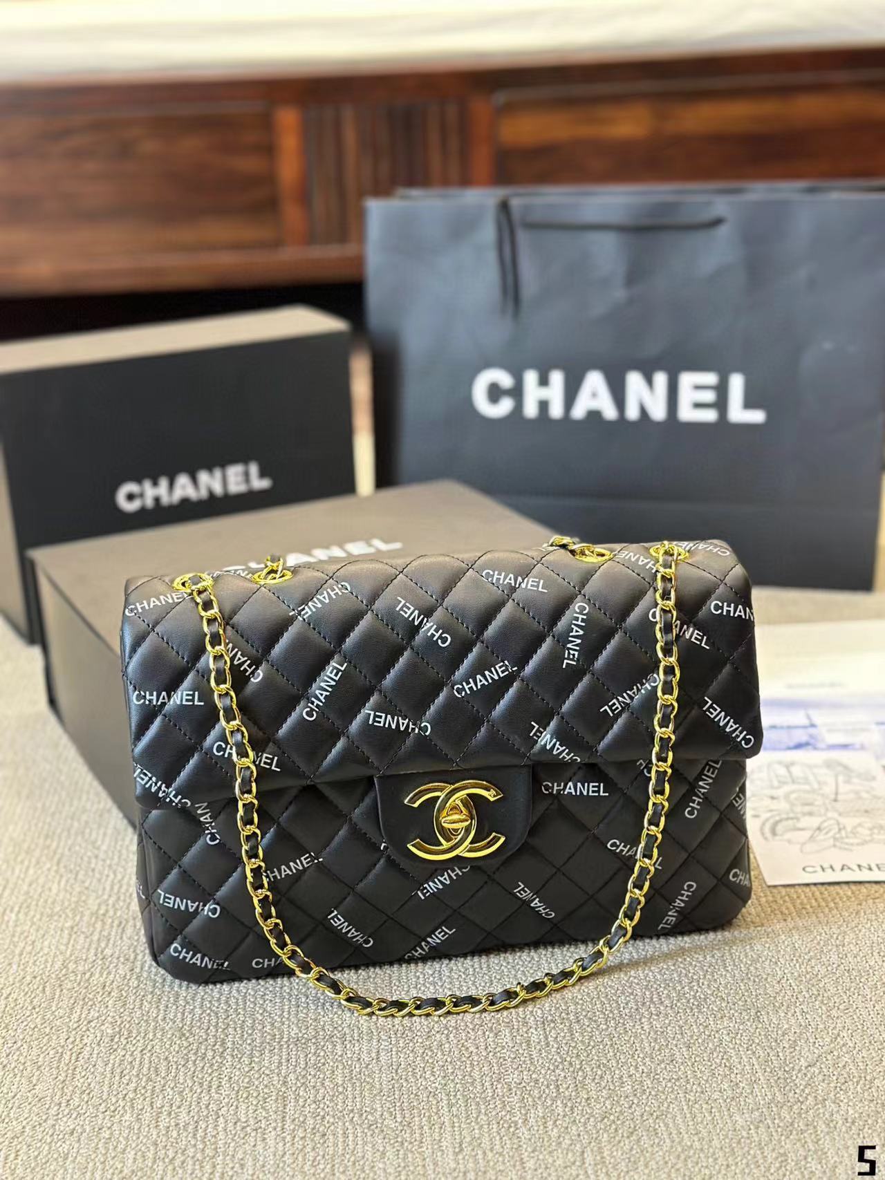 CHANE1 ブラック ゴールド レター チェーン ショルダー クロスボディバッグ【50％割引+送料無料】