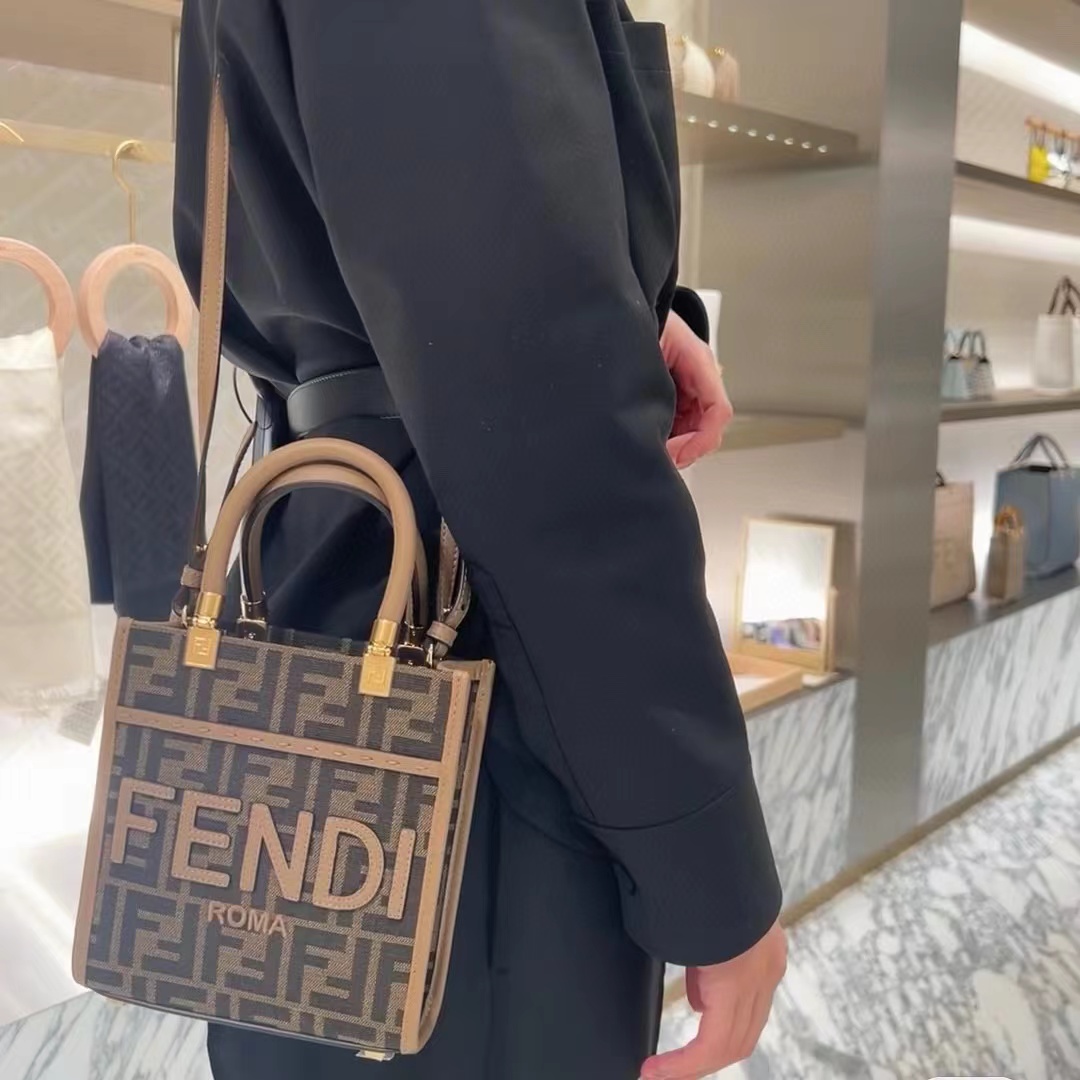 FEND1 FF 老眼ハンドバッグ【50％割引+送料無料】