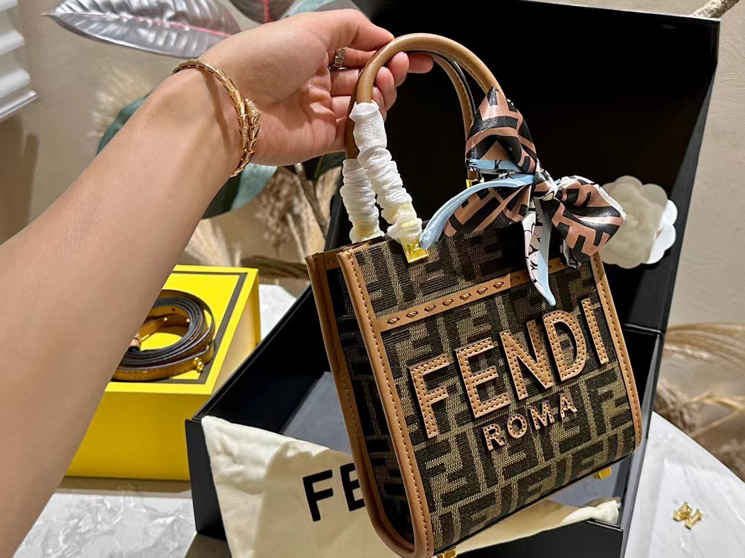 FEND1 FF 老眼ハンドバッグ【50％割引+送料無料】