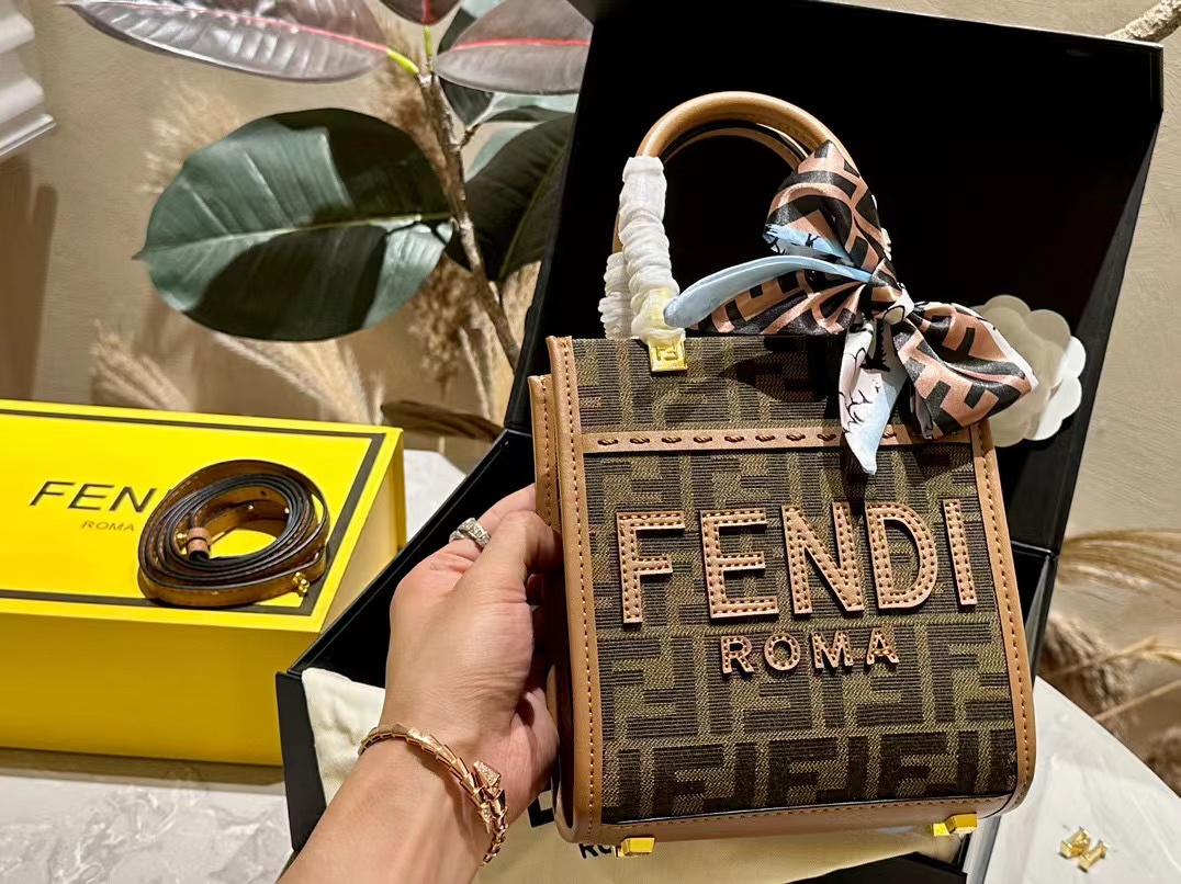 FEND1 FF 老眼ハンドバッグ【50％割引+送料無料】