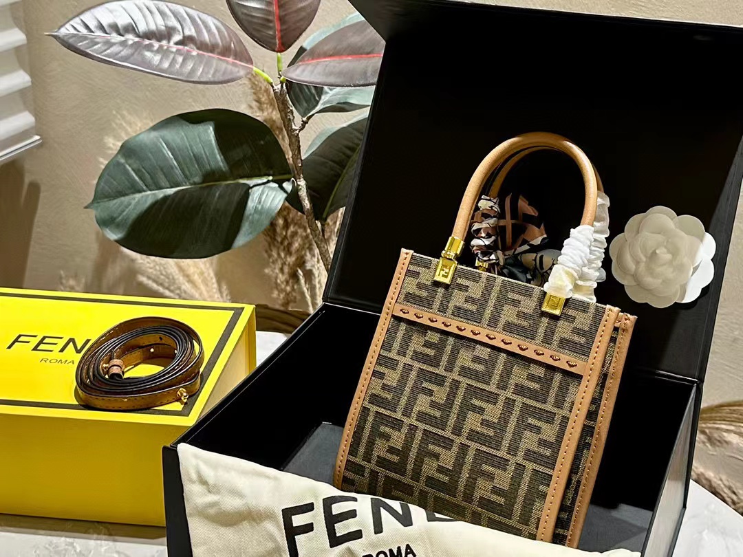 FEND1 FF 老眼ハンドバッグ【50％割引+送料無料】