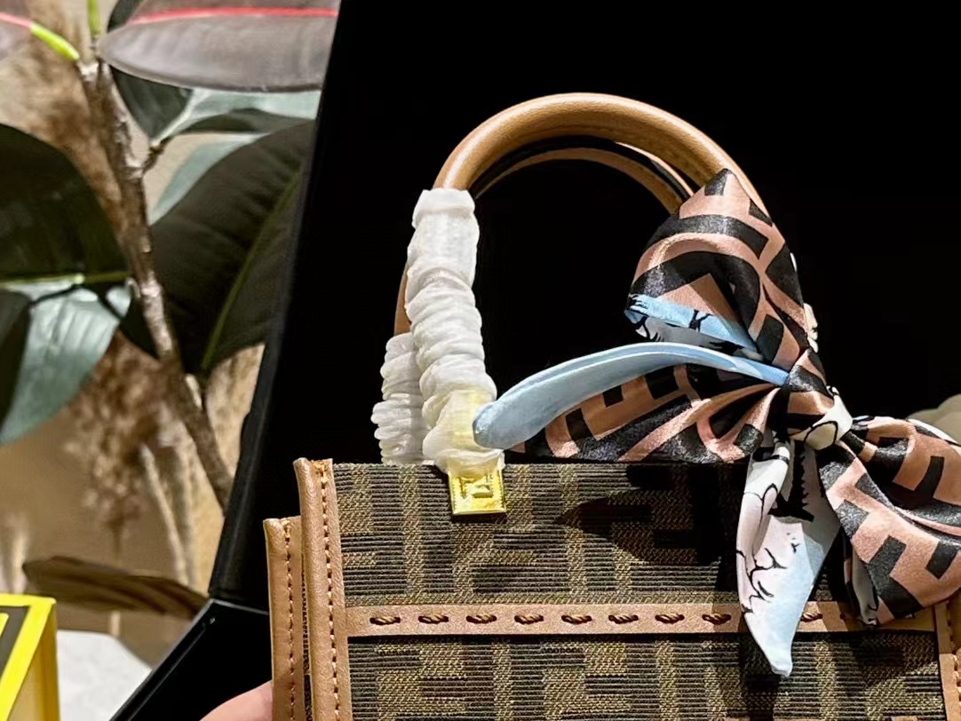 FEND1 FF 老眼ハンドバッグ【50％割引+送料無料】