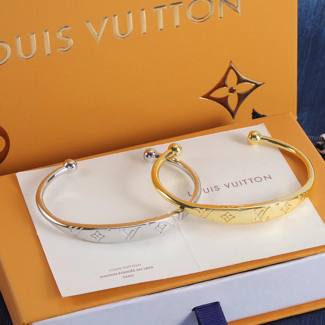 LV 四つ葉のクローバー ブレスレット【50％割引+送料無料】