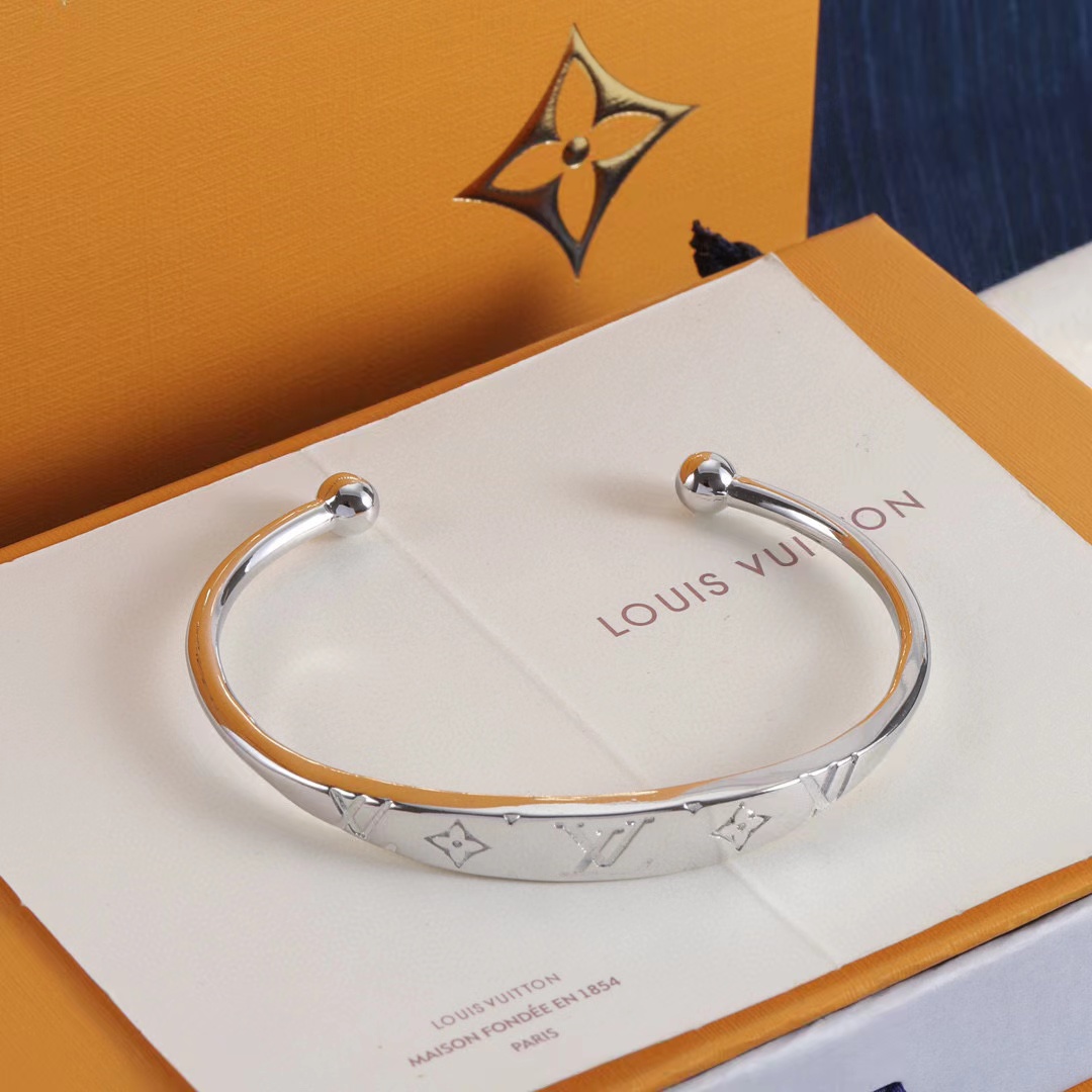 LV 四つ葉のクローバー ブレスレット【50％割引+送料無料】