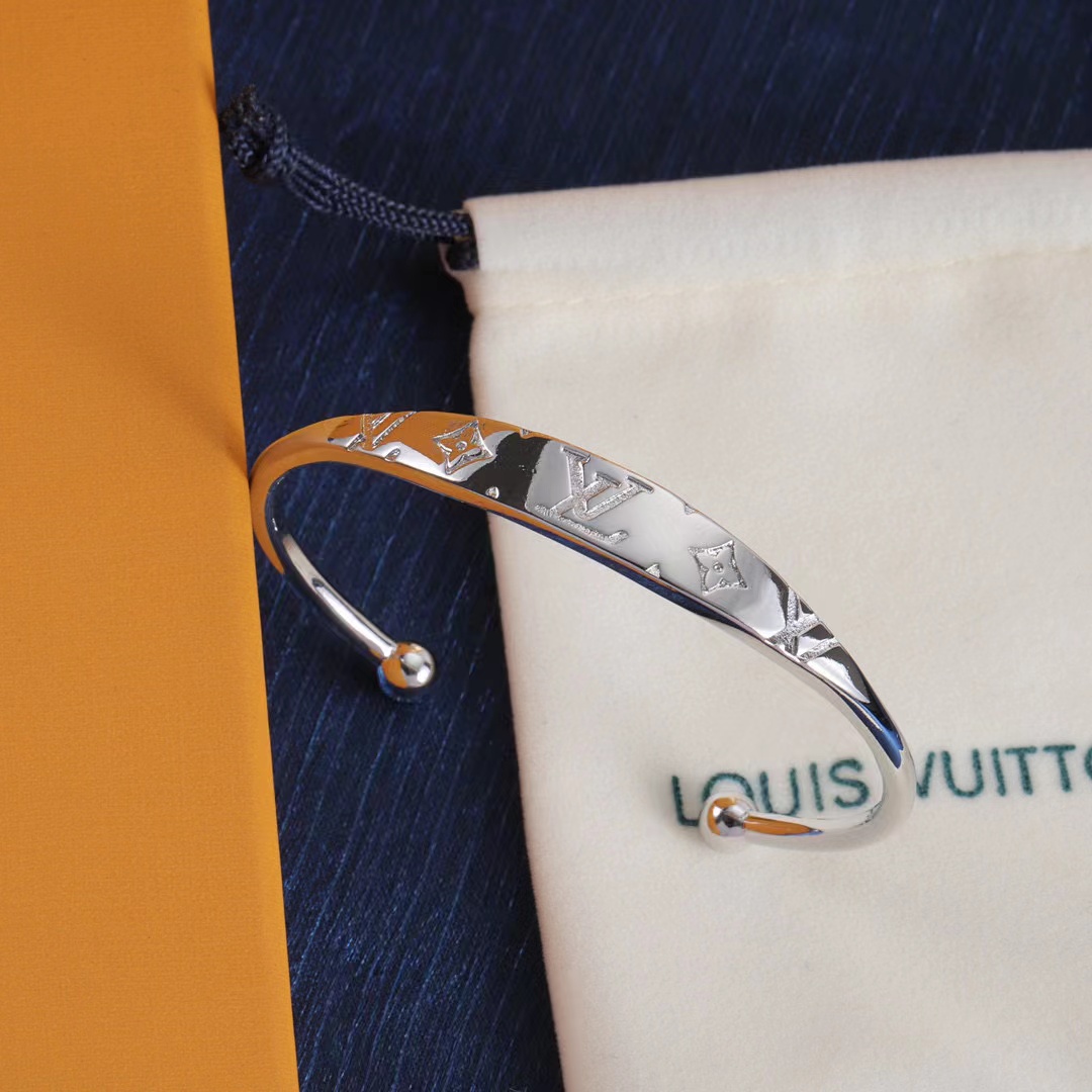 LV 四つ葉のクローバー ブレスレット【50％割引+送料無料】