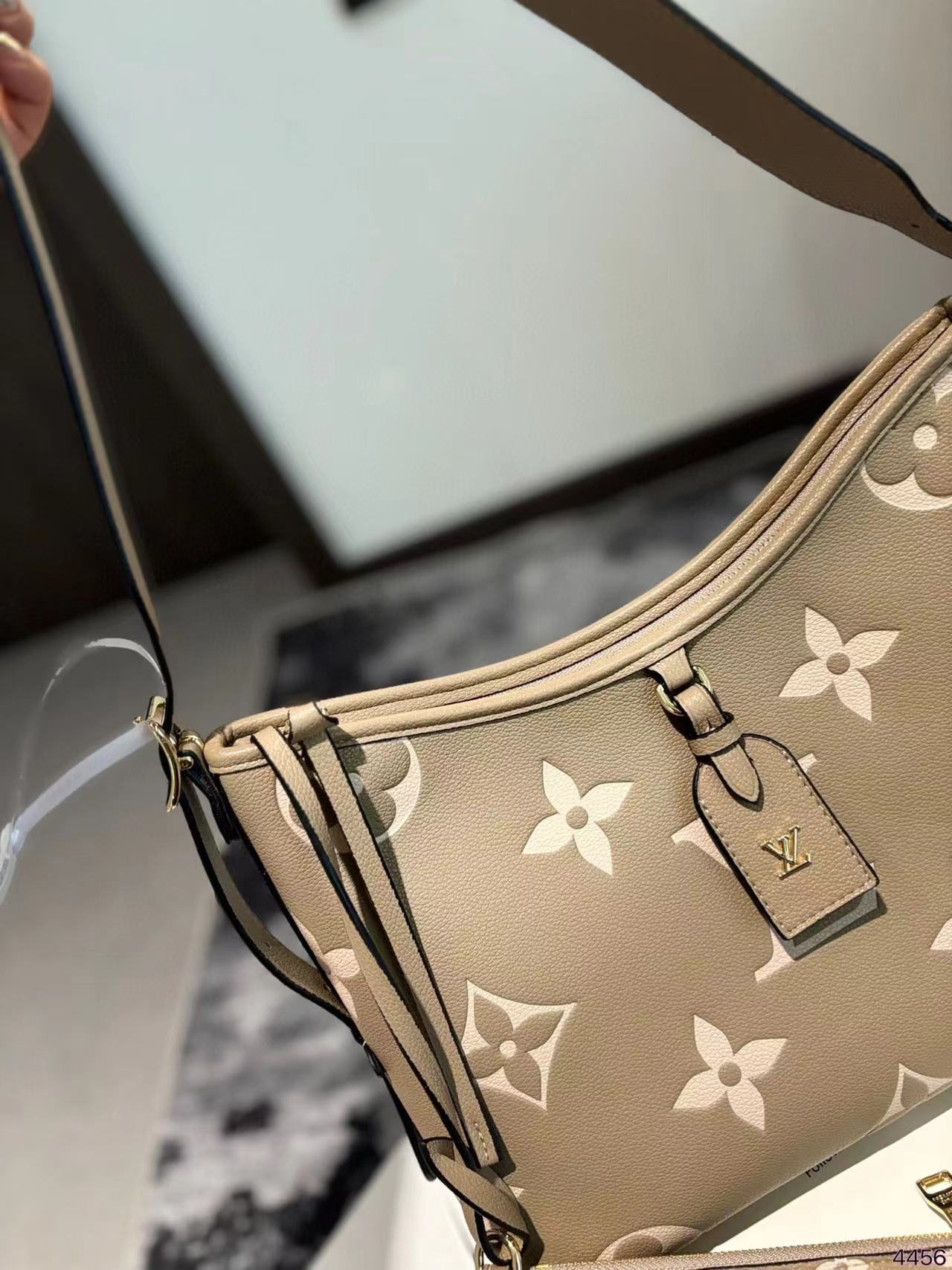 LV Carryall 脇の下のバッグ【50％割引+送料無料】