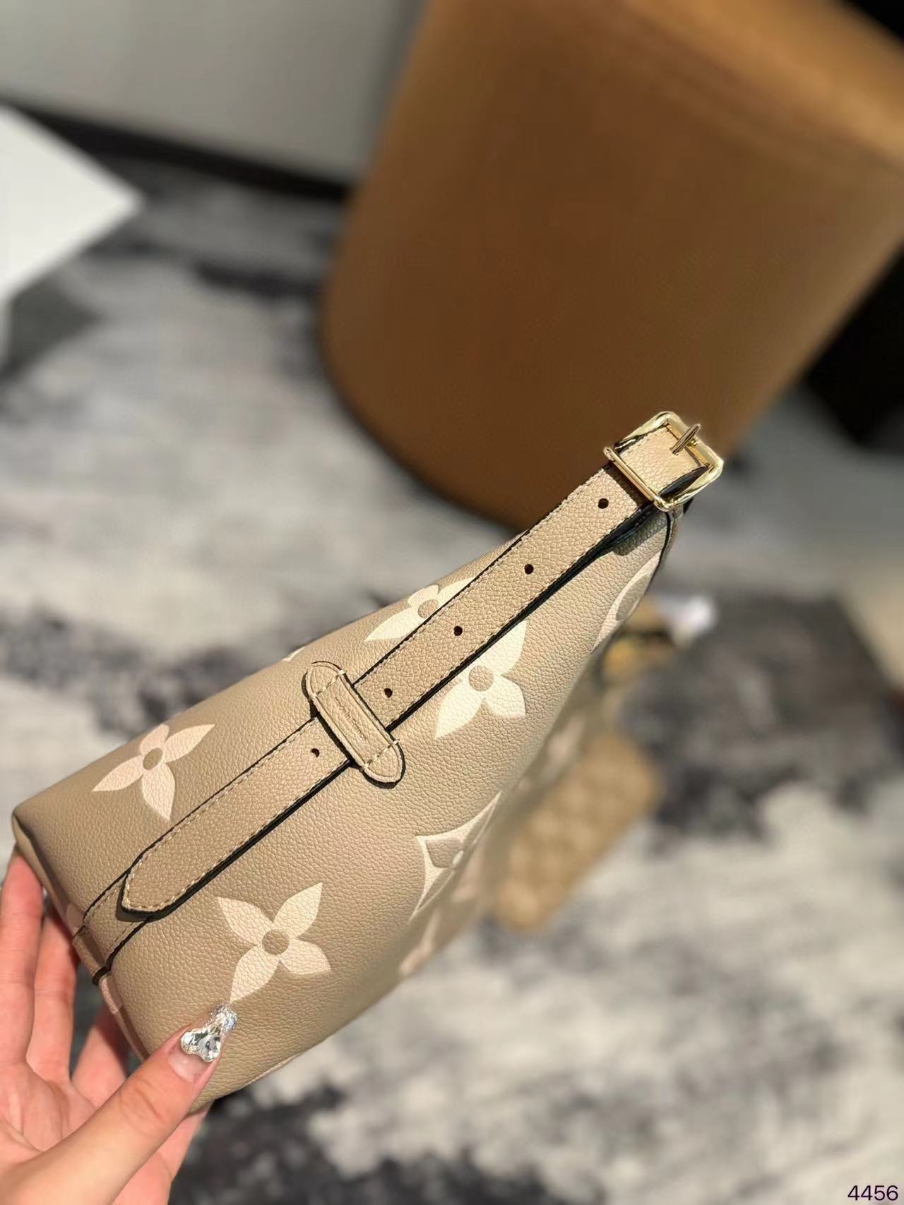 LV Carryall 脇の下のバッグ【50％割引+送料無料】