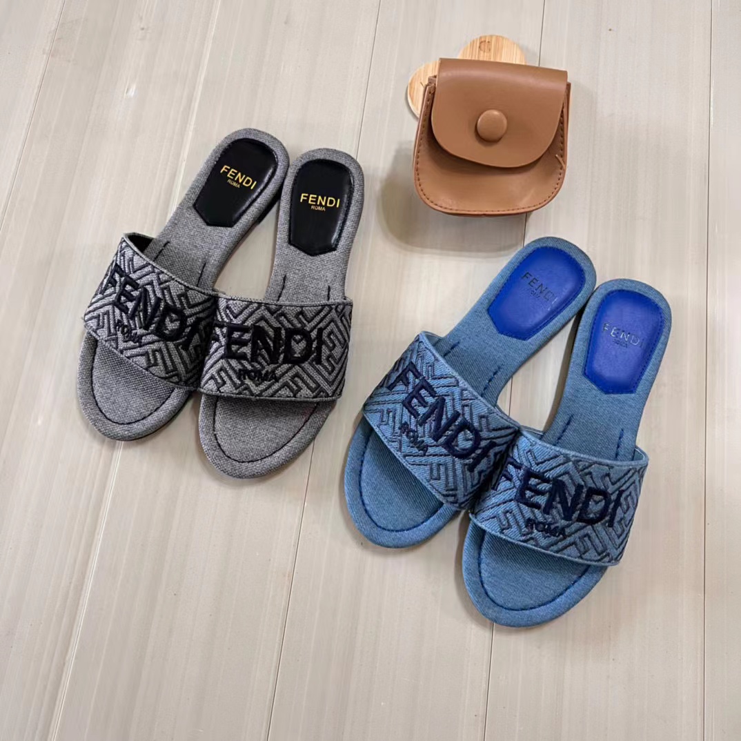 FEND1 刺繍入りレタースリッパ【50％割引+送料無料】