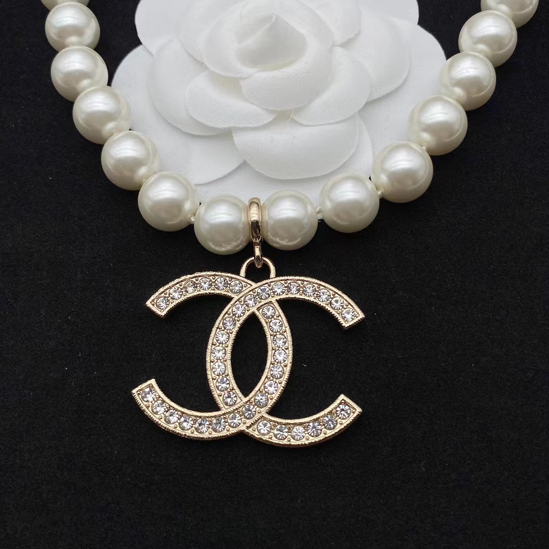 CHANE1 ダブルC ラージロゴパールイヤホンネックレス【50％割引+送料無料】