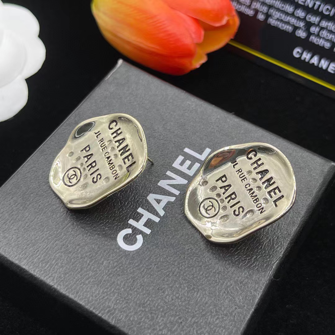 CHANE1 レターオーバルスタッドピアス【50％割引+送料無料】