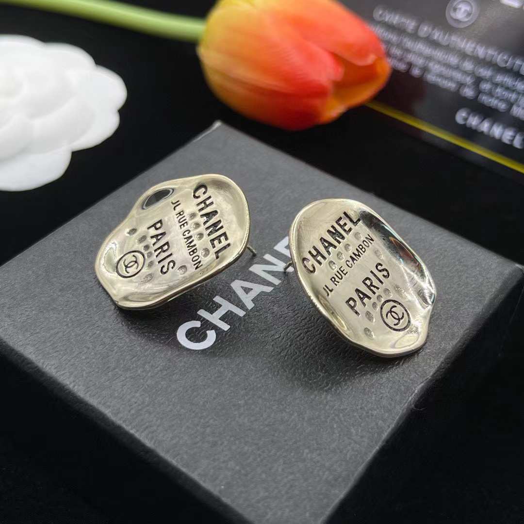 CHANE1 レターオーバルスタッドピアス【50％割引+送料無料】