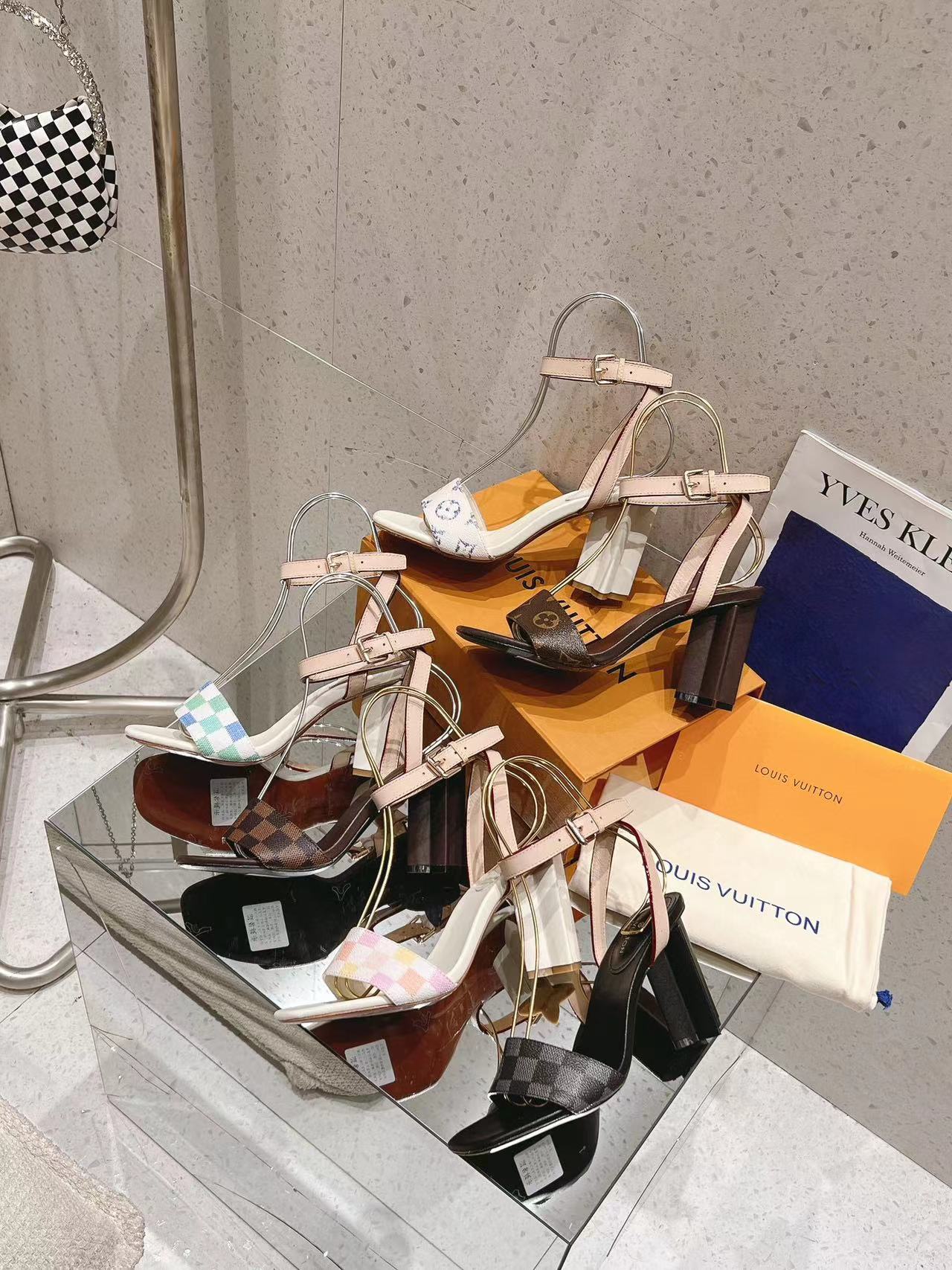 LV高品質レザーサンダル【50％割引+送料無料】