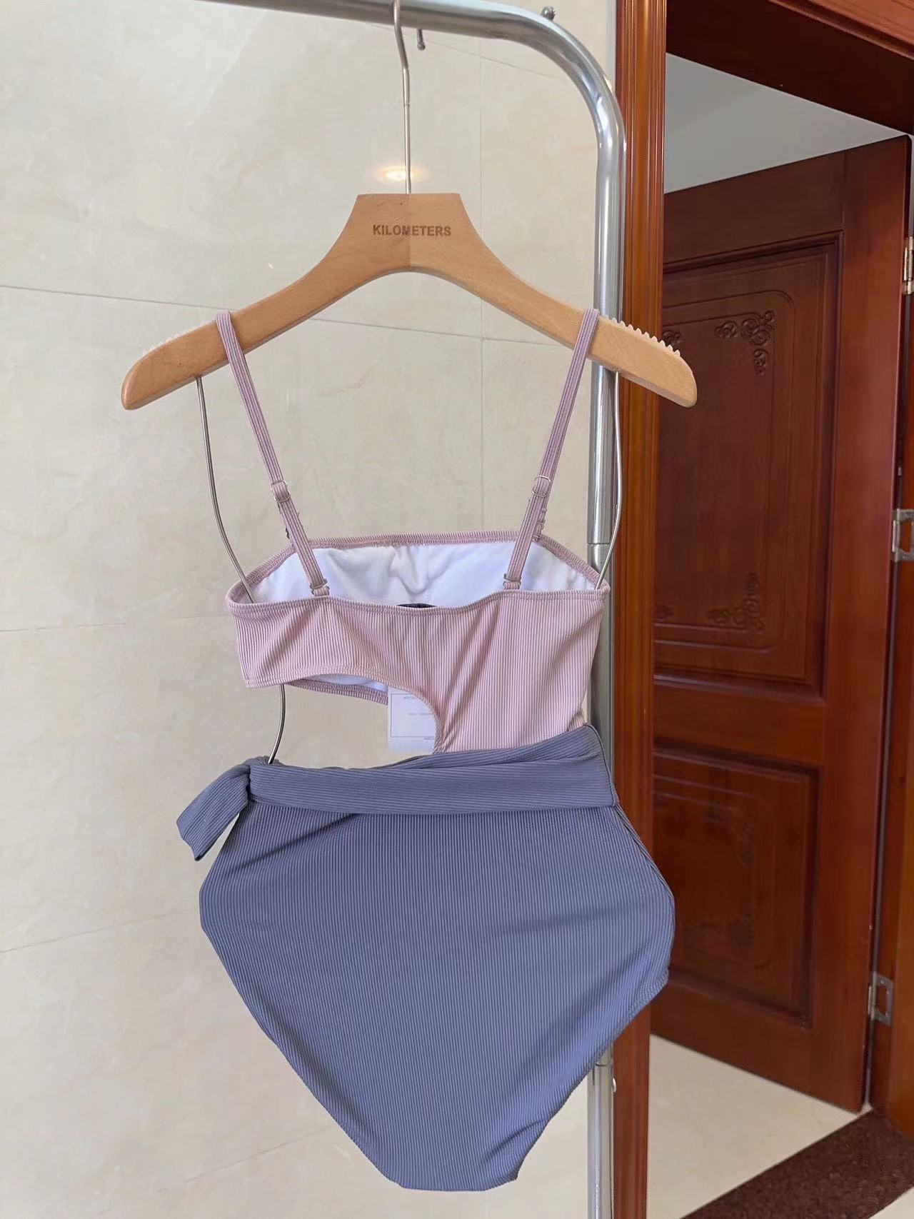 CHANE1 ダブルCロゴ カラーブロック ワンピース水着【50％割引+送料無料】