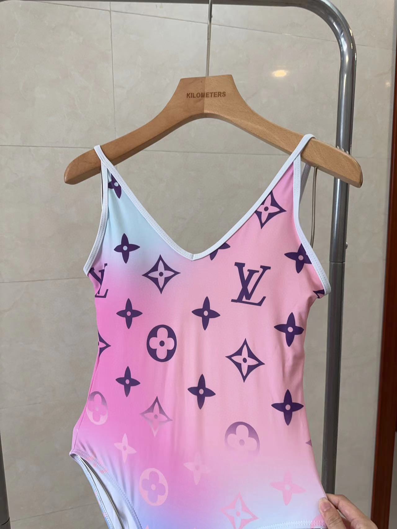 LVプリントワンピース水着【50％割引+送料無料】