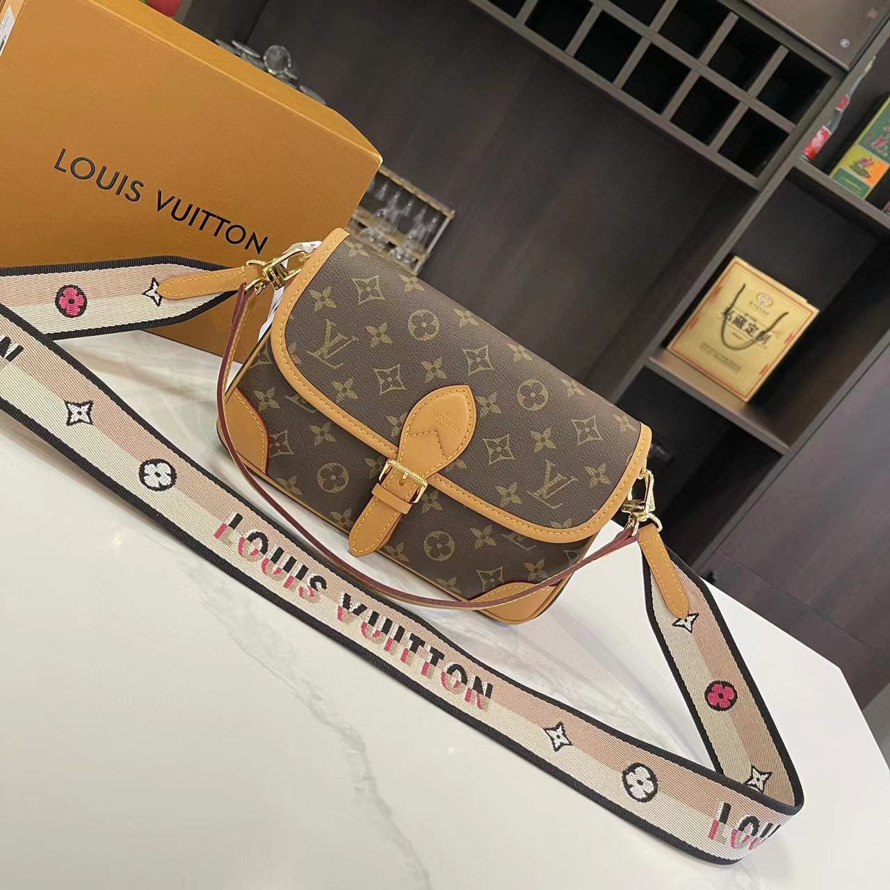 LV DIANE バゲットショルダークロスボディバッグ【50％割引+送料無料】