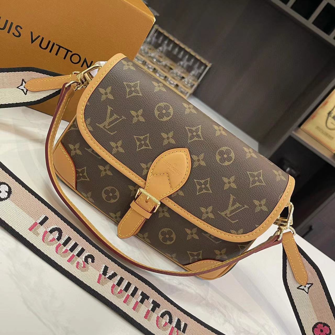 LV DIANE バゲットショルダークロスボディバッグ【50％割引+送料無料】