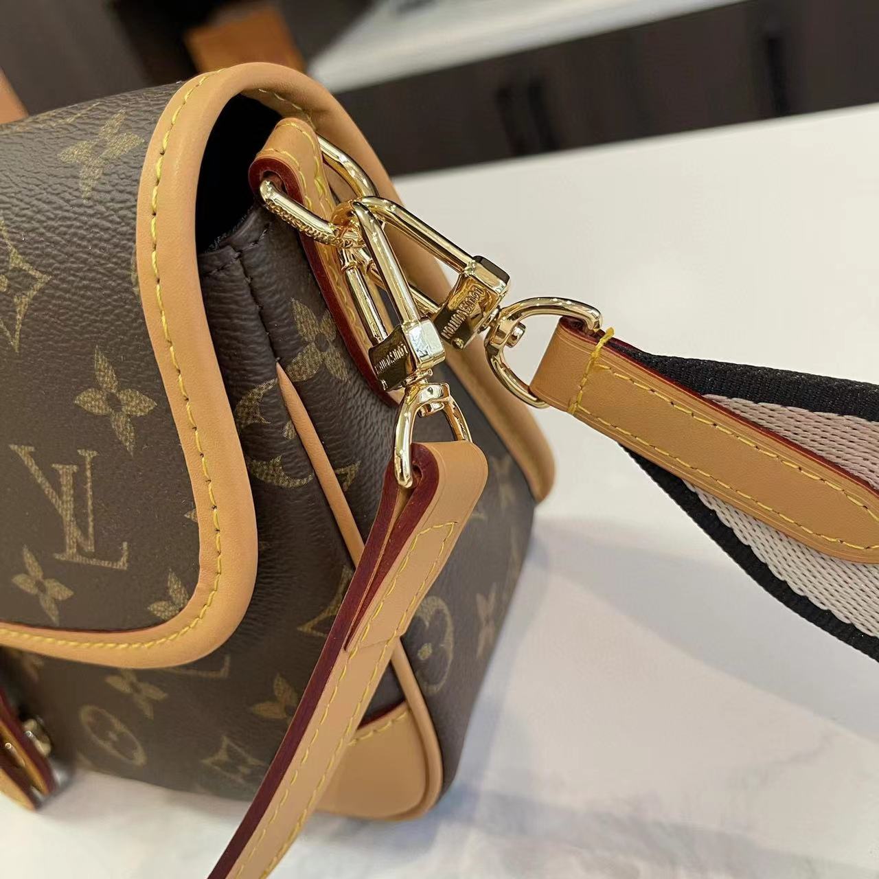 LV DIANE バゲットショルダークロスボディバッグ【50％割引+送料無料】