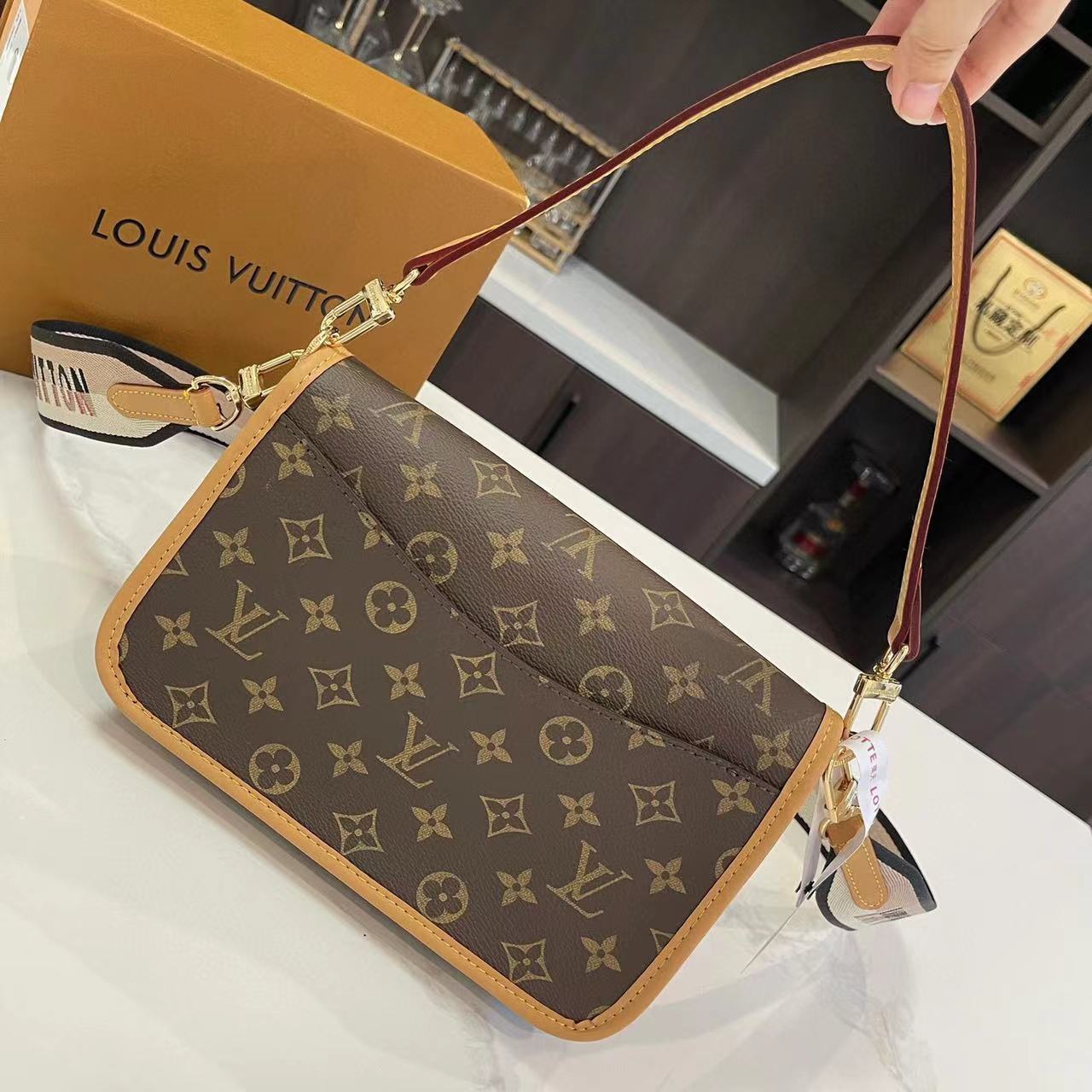 LV DIANE バゲットショルダークロスボディバッグ【50％割引+送料無料】