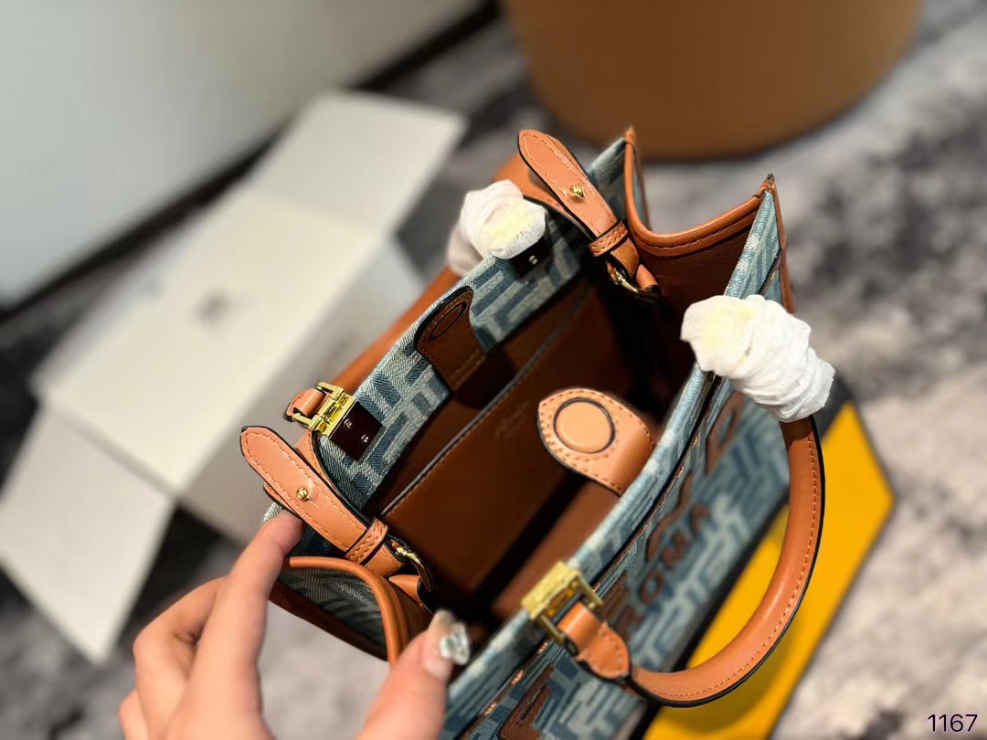 FEND1 TOTE FFハンドバッグ【50％割引+送料無料】